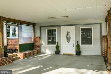 150 Longview Dr, Catonsville, MD 21228 - photo 2