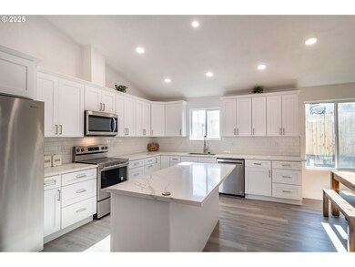 910 NE Leon Ave, Myrtle Creek, OR 97457 - photo 5