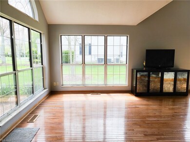 23551 Grist Mill Ct unit 33, Olmsted Falls, OH 44138 - photo 5