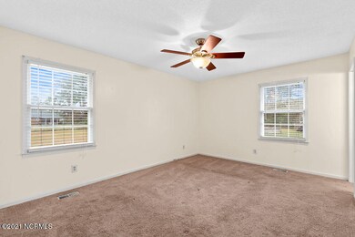 202 Cambridge Ct, Jacksonville, NC 28546 - photo 5