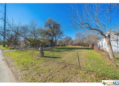 643 E North St, New Braunfels, TX 78130 - photo 2