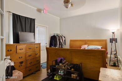 7-web-or-mls-1604 W University Ave-7