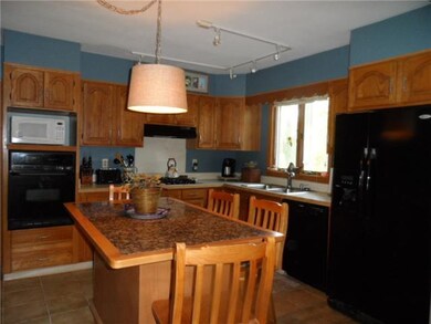 Kitchen Kitchen w Island