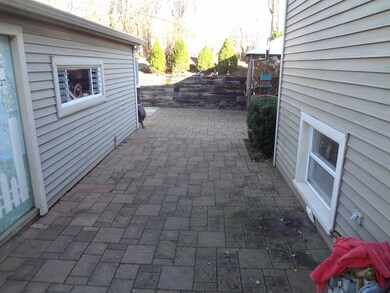 1611 Sacramento Dr, Carpentersville, IL 60110 - photo 3