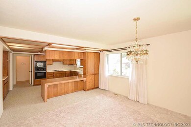 Kitchen / dining area with plenty of cabinet and c