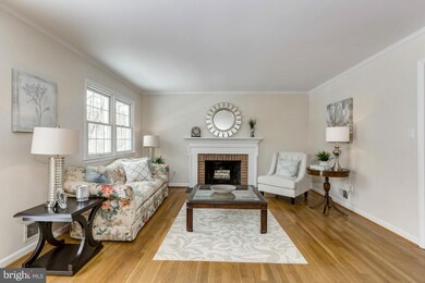 9202 Santayana Dr, Fairfax, VA 22031 - photo 5