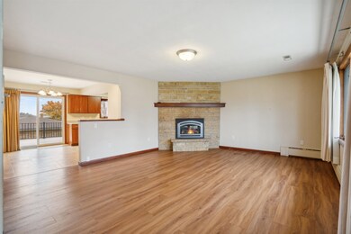 1025 Boyer St, Dubuque, IA 52001 - photo 5