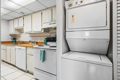 1876 Fairview Villas Dr unit 30, West Palm Beach, FL 33406 - photo 2