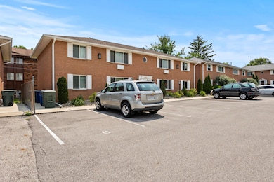 1033 Folkestone Rd, Columbus, OH 43220 - photo 3