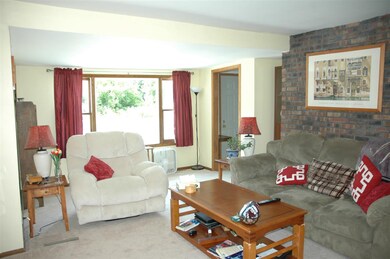 1942 Wendt Rd, Fitchburg, WI 53575 - photo 2