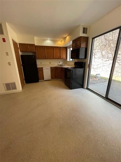 133 Colonial Dr unit 403, White River Junction, VT 05001 - photo 5