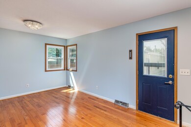 7013 Twana Dr, Urbandale, IA 50322 - photo 7