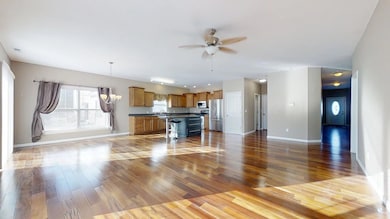 911 E Barker St, Tuscola, IL 61953 - photo 4