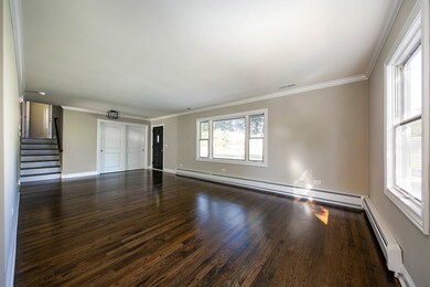 308 Sycamore Dr, Naperville, IL 60540 - photo 5