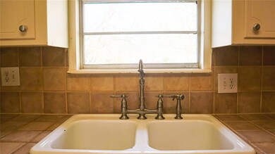 1730 W Bond St, Denison, TX 75020 - photo 2