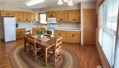 1002 E 18th St S, Newton, IA 50208 - photo 7