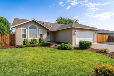 1017 Fairfield Ave, Central Point, OR 97502 - photo 3