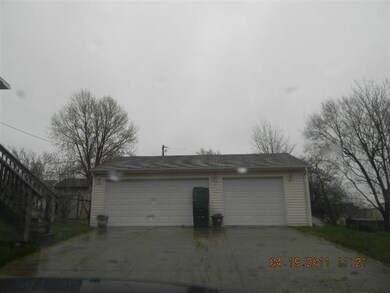 528 S Gharkey St, Muncie, IN 47305 - photo 3