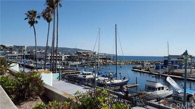 Just a few steps to the Marina, Restaurants and Pi