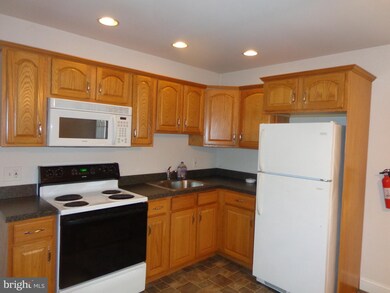 7 Walnut St unit 2, Pottstown, PA 19464 - photo 5