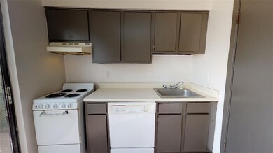 725 Peppertree Dr unit 30, Bryan, TX 77801 - photo 7