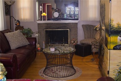 Living room / Fireplace