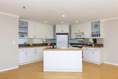Kitchen w/ Island