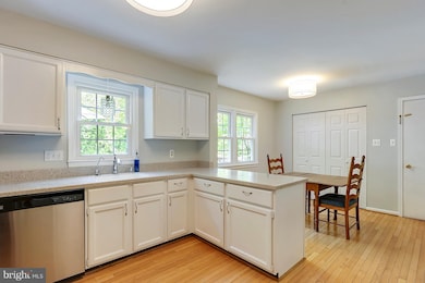 6033 Wilmington Dr, Burke, VA 22015 - photo 5