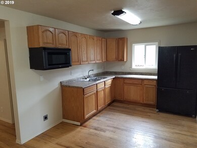 545 A St, Creswell, OR 97426 - photo 7