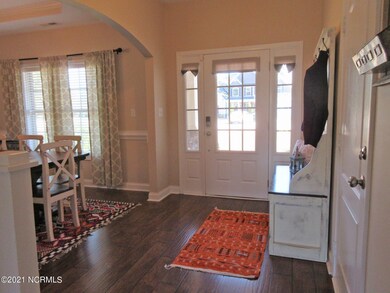 200 Wedgefield Cir - Foyer 1