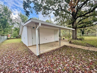 607 Clarence St, Mountain View, AR 72560 - photo 2