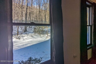 811 Lower Mountain Dr, Effort, PA 18330 - photo 6