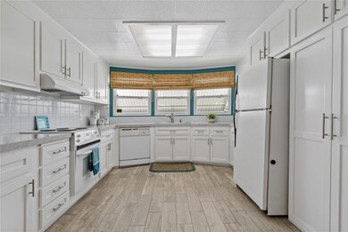 Amazing, Spacious Kitchen