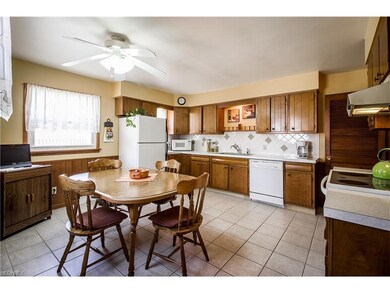 Opposing view in the kitchen