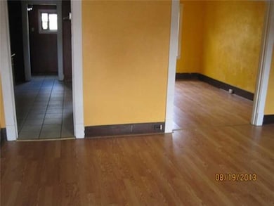 Entry/Foyer.