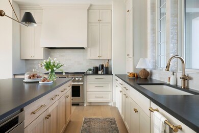 Photo from a previous project. Final design and features tailored to the Buyer’s preferences.