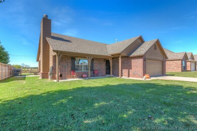 2120 S Russell St, Skiatook, OK 74070 - photo 2