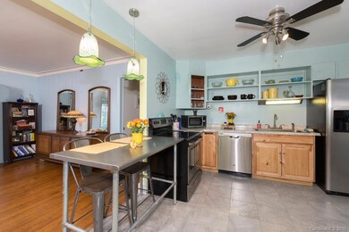 Spacious Working Kitchen