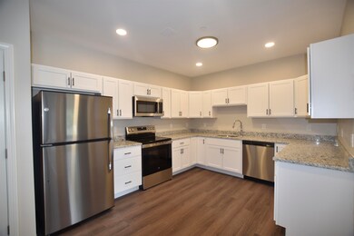 217 Rockingham Rd unit 204, Londonderry, NH 03053 - photo 3