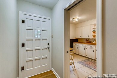 920 Bismark St, Seguin, TX 78155 - photo 4