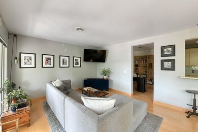 15 S Broom St unit 303, Madison, WI 53703 - photo 2