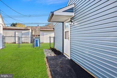 315 Appletree Dr, Levittown, PA 19055 - photo 6