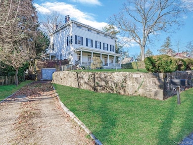 29 Center Dr, Douglaston, NY 11363 - photo 2