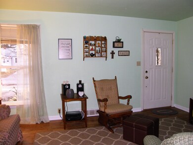 1652_3_LivingRm