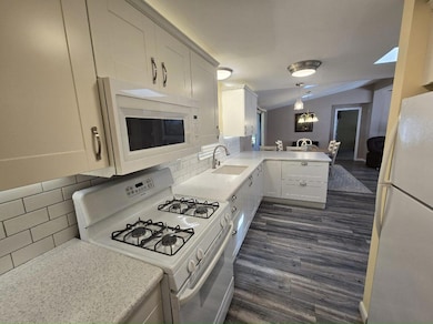 140711 Middle Rd unit 11, Calverton, NY 11933 - photo 2