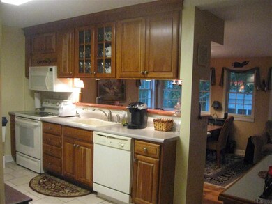 11 Knickerbocker Rd, Schenectady, NY 12302 - photo 4