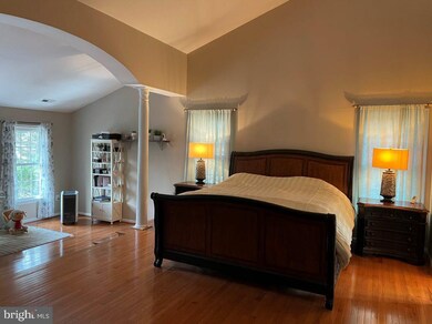 8517 Silverview Dr, Lorton, VA 22079 - photo 4