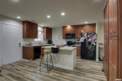 366 E Main St, Plainville, IL 62365 - photo 2