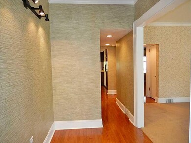 Entry/Foyer.