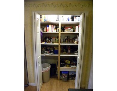 Kitchen. Pantry!
